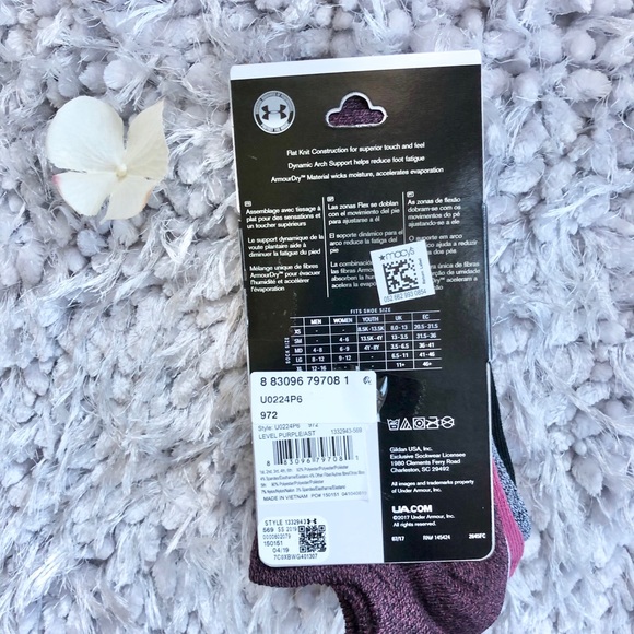 New with tags UNDER ARMOR 6 pack ESSENTIAL SOCKS. - Picture 6 of 7